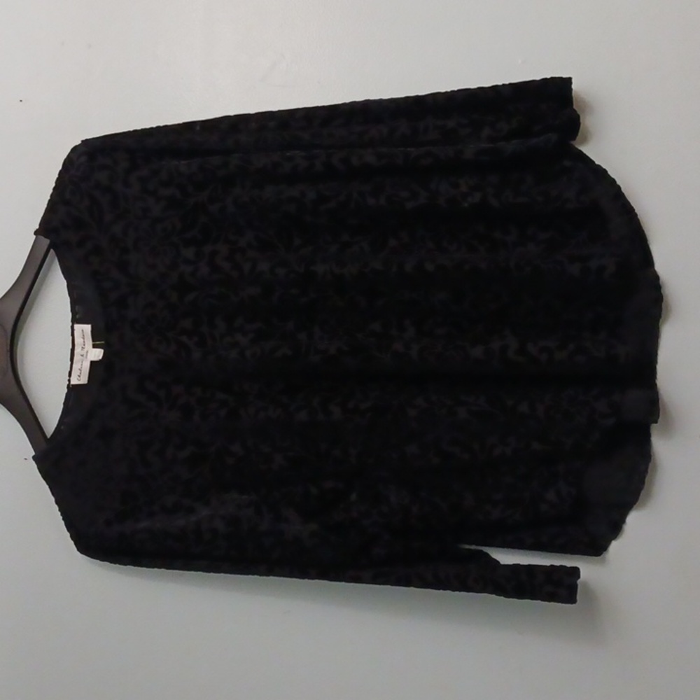 Chelsea & Theodore size 2X women's black burnout velvet  3/4 sleeve blouse.